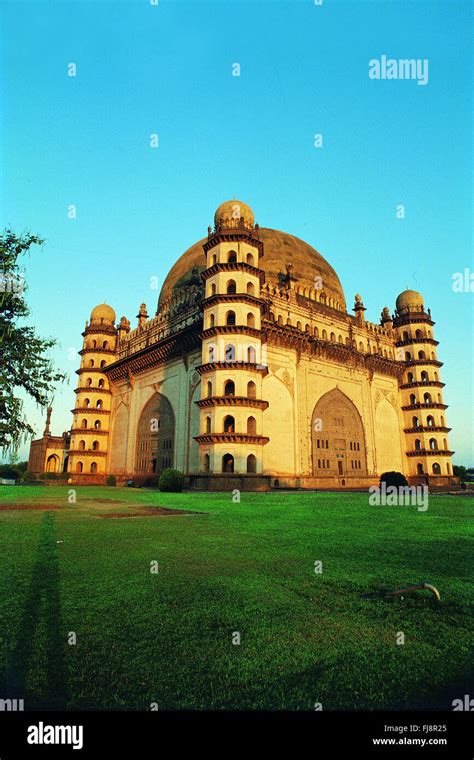 Gol gumbaz, bijapur, Karnataka, india, asia Stock Photo - Alamy