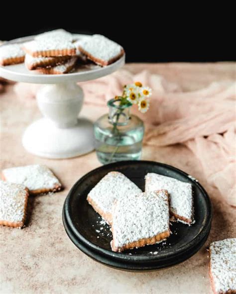 Kourabiedes - Greek Cookies - Kickass Baker