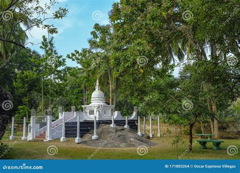 Isurumuniya Vihara Buddhist Temple in Anuradhapura, Sri Lanka Editorial Stock Image - Image of ...