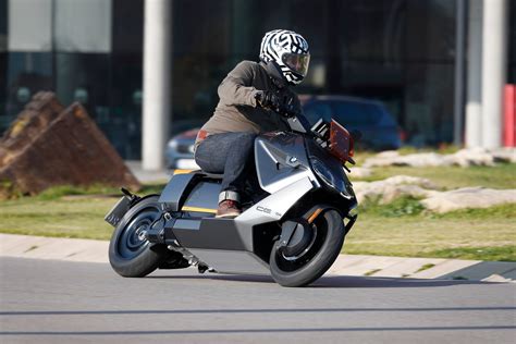 2022 BMW CE04 first ride review: Looks like the future, rides like the present - CNET