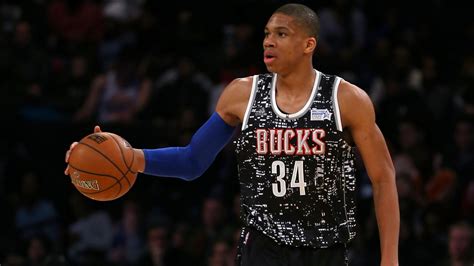 Giannis Antetokounmpo double-doubles for victorious World team in Rising Stars Challenge - Brew Hoop