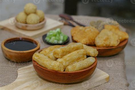 Pempek palembang, traditional indonesian food 11236008 Stock Photo at Vecteezy