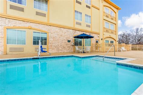 La Quinta Inn & Suites by Wyndham Ennis | Ennis, TX Hotels