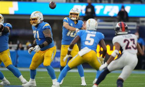 Projecting Los Angeles Chargers’ Week 1 offensive depth chart