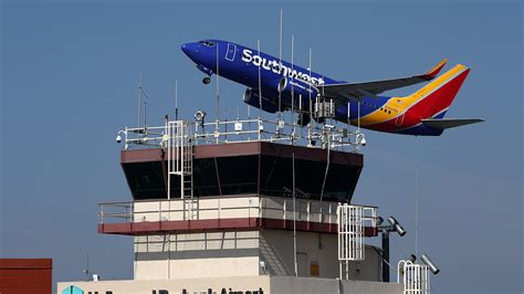 Southwest 225 plane makes emergency landing in Denver for tire problem