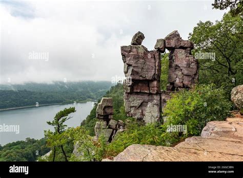 Devils Doorway rock formation overlooking Devils Lake. Devils Lake state park, Wisconsin Stock ...