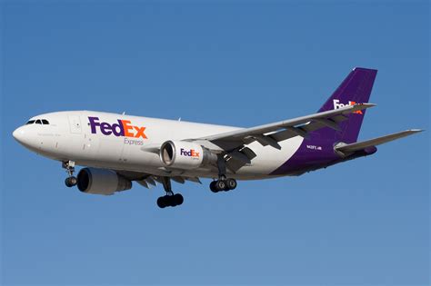 File:FedEx White & Purple.jpg - Wikipedia, the free encyclopedia