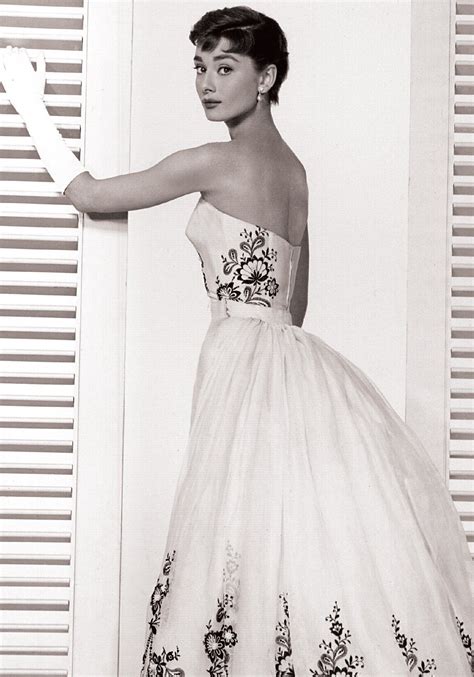 Audrey Hepburn's Iconic Givenchy Looks | Fashion dresses, Dresses ...