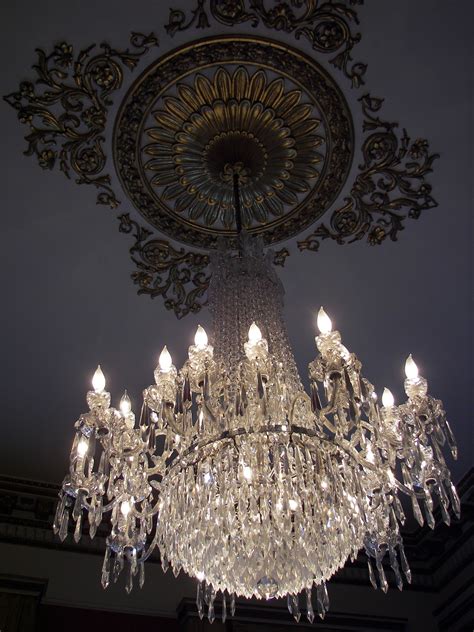 File:Dublin Castle Drawing Room chandelier.jpg