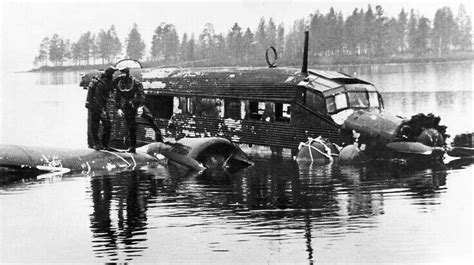 Pin von Gear Head auf In the drink! | Luftwaffe, Flugzeug, Jäger