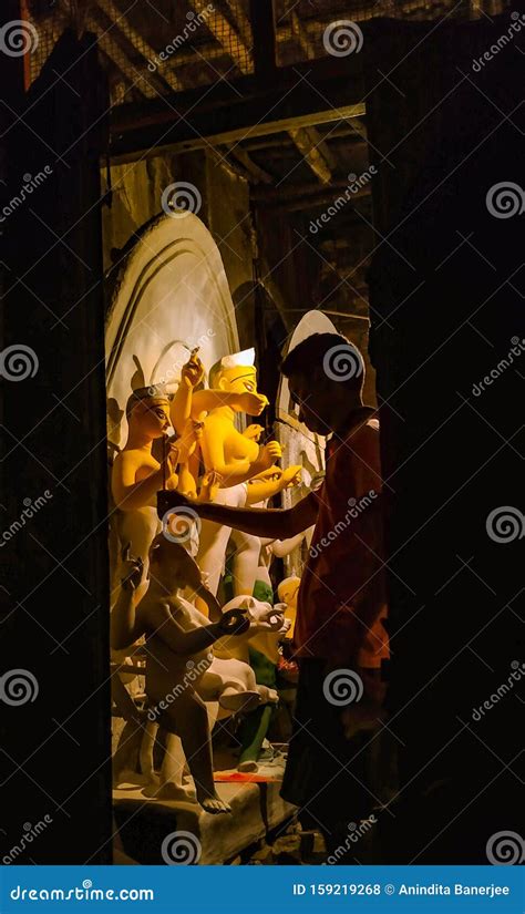 Durga idol making editorial stock photo. Image of human - 159219268