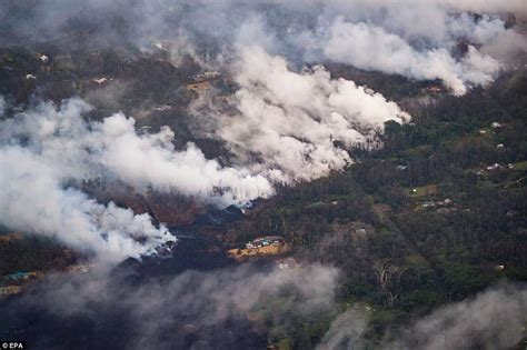 Hawaii residents are told to brace for volcanic smog and acid rain