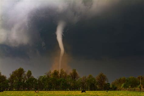 10 Scary Tornado Videos That Will Leave You Speechless | Inspirationfeed