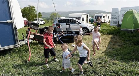 Cumbria's Appleby Horse Fair sees thousands of travellers prepare their animals for show | Daily ...