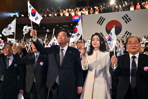 South Korea’s President Faces High Disapproval Amid ‘Dior Bag Scandal ...