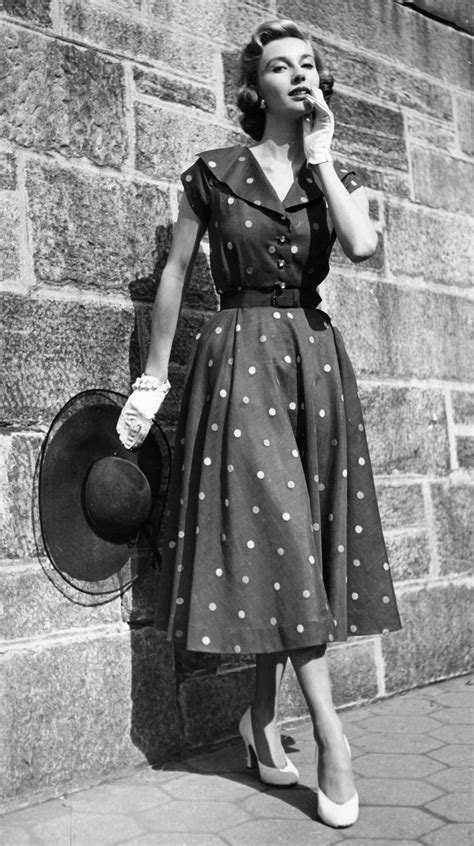 1950s Fashion Photos and Trends - Fashion Trends From The 50s #FashionTrendsDresses | 1950 ...