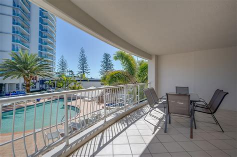 2 Bedroom & Studio Large Gold Coast Apartments - Kirra Beach