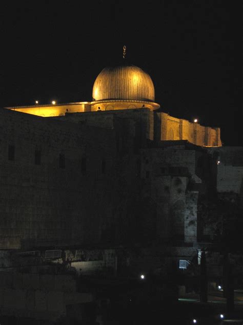 Al-Aqsa dome by night | The dome of the Al-Aqsa mosque by ni… | Flickr