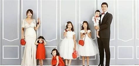 Lee Dong Gook’s Family Takes a Wedding Pictorial to Celebrate 10 Year ...