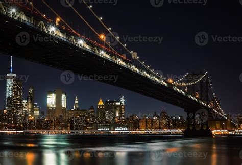 Manhattan Bridge At Night 18730123 Stock Photo at Vecteezy