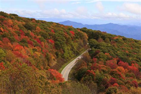 10 Prettiest Places for Fall Foliage in Tennessee