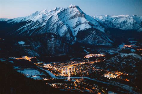 20 Jaw-Dropping Things To Do In Banff In Winter - The Mandagies