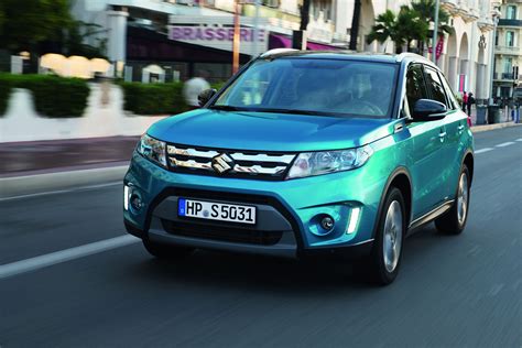 Suzuki Vitara SUV 2015 pictures | Carbuyer