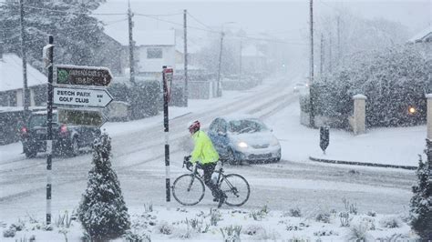 Storm Freya: Republic of Ireland traffic disruption because of snow - BBC News