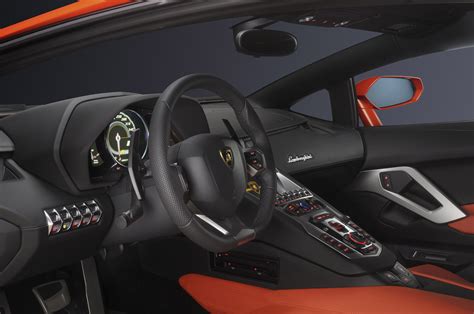 New 2012 Cars: Lamborghini Aventador LP700 Review,Price and Pictures