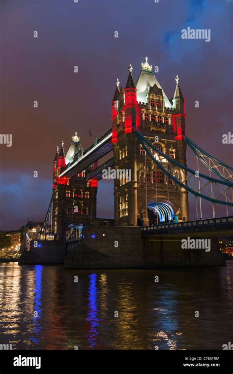 UK, England, London, Tower Bridge at night Stock Photo - Alamy