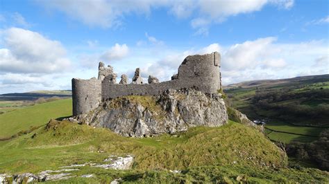 Carreg Cennen - The Welsh Castle With A Cave In Trap, Carmarthenshire. : r/Wales