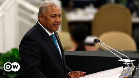 Fiji prime minister sworn in – DW – 09/22/2014