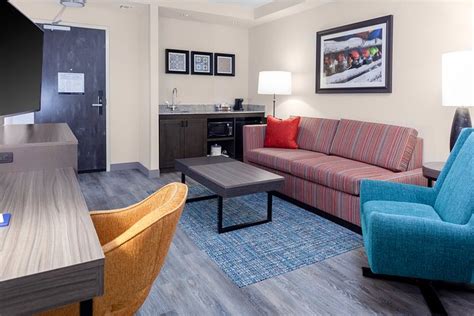 Hampton Inn & Suites San Antonio Riverwalk Rooms: Pictures & Reviews ...