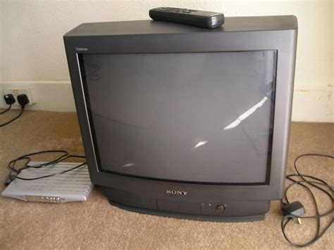 FREE Sony Trinitron 21 inch CRT TV with Remote and Freeview Box - For Spares or Repair | in ...