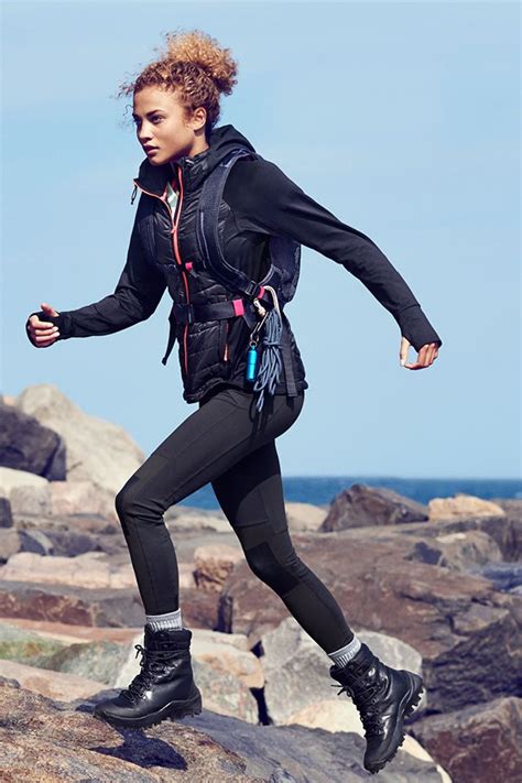 Climb every mountain in a breathable black lightweight padded jacket & sport pants. | H&M Sport ...