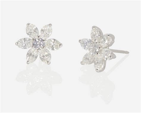 Lot - A pair of diamond flower earrings