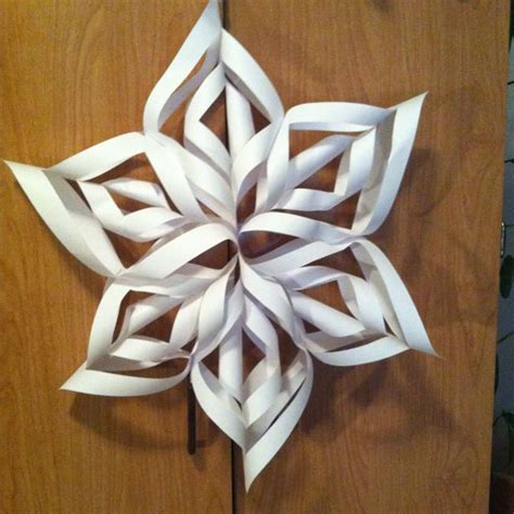 We make these every year! Also, do them in red to make Poinsettias. | Crafts, Poinsettia, Christmas