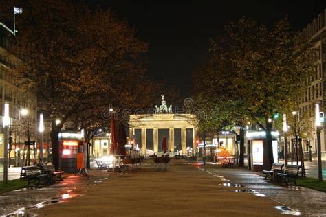 Unter Den Linden Street in Berlin at Night Editorial Image - Image of night, landmark: 27647375