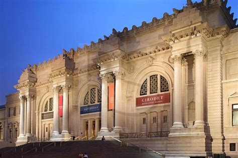 Met Museum receives criticism for its over executive pay