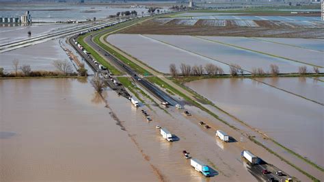 California storms: Residents evacuate after levee scare - CNN