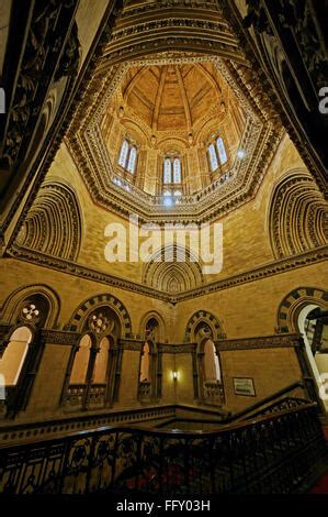 Inside Chhatrapati Shivaji Terminus (Victoria Terminus) in Mumbai ...