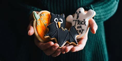 11 Best Halloween Cookie Cutters in 2019 - Cookie Cutter Sets for Halloween