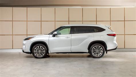 2025 Toyota Highlander Hybrid Reviews - Lindy Petrina