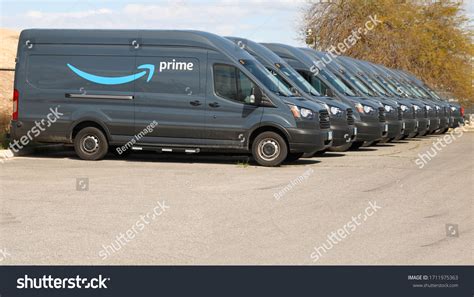 361 Amazon delivery van Images, Stock Photos & Vectors | Shutterstock