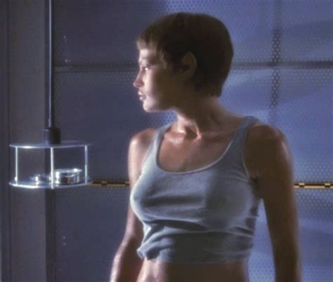 Jolene Blalock as Sub-Commander T'pol in Star Trek Enterprise, "Broken Bow" (2001) in 2022 ...