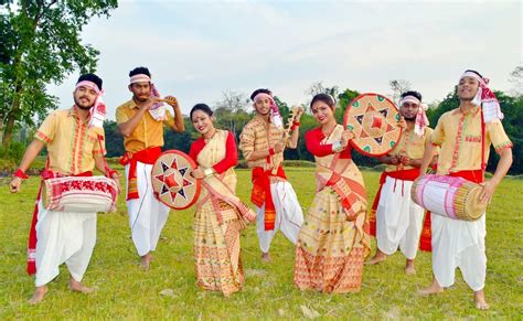 Youths-Assam-performs-Bihu-dance-epiconic-travel-india | Epiconic Travel