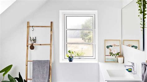 How To Decorate A Bathroom With Windows - Artcomcrea