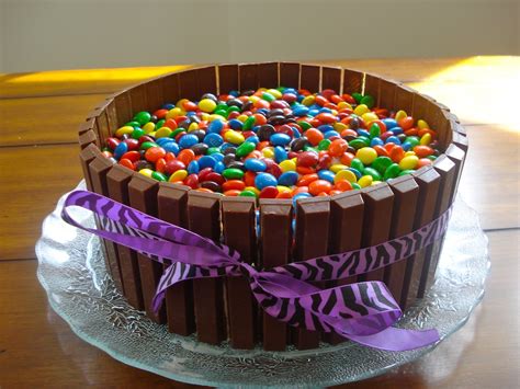 Teenie Baker: Kit Kat Cake