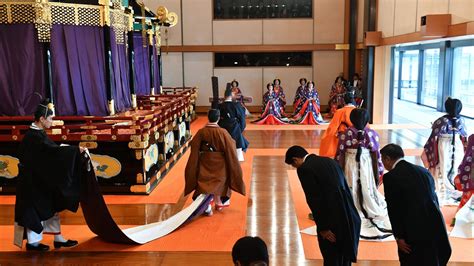 In Ancient Ceremony, Japan's Emperor Naruhito Proclaims His ...