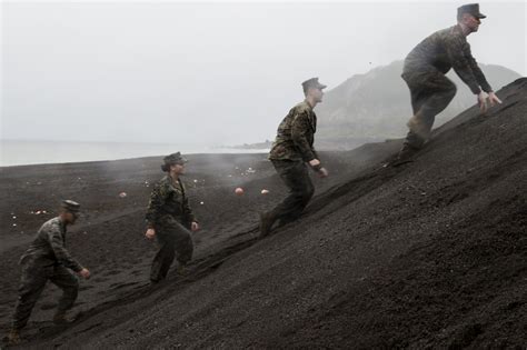 31st Marine Expeditionary Unit Marines Remember Iwo Jima Battle > Commander, U.S. 7th Fleet ...